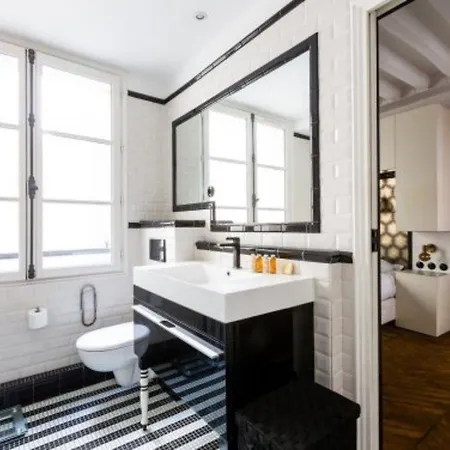 Bauhaus Magic In The Marais Апартаменты Париж